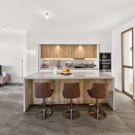 Vilă Azure By Marc *