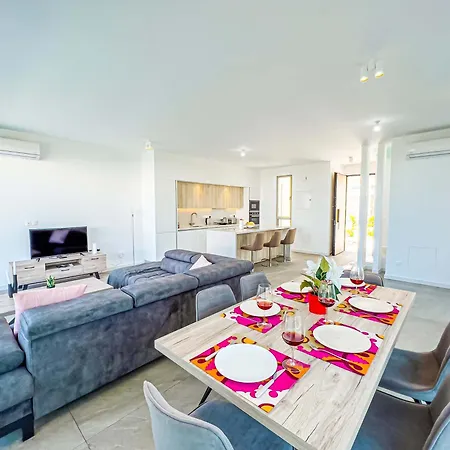 Villa Azure By Marc *