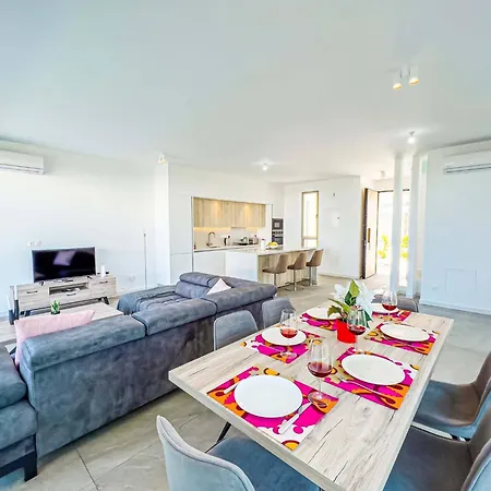 Azure By Marc 빌라 프로타라스